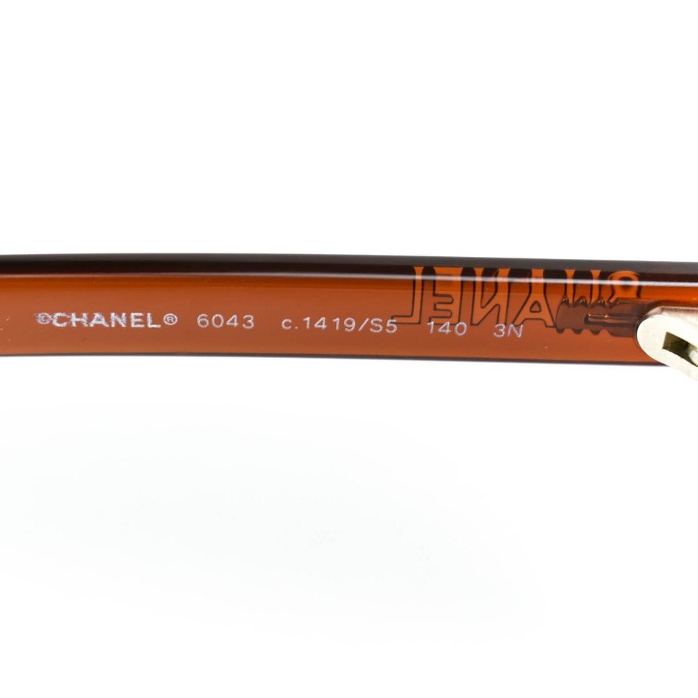 CHANEL: Translucent Brown & Gold, Metal Chain Logo Sunglasses (nl) - Picture 10 of 11